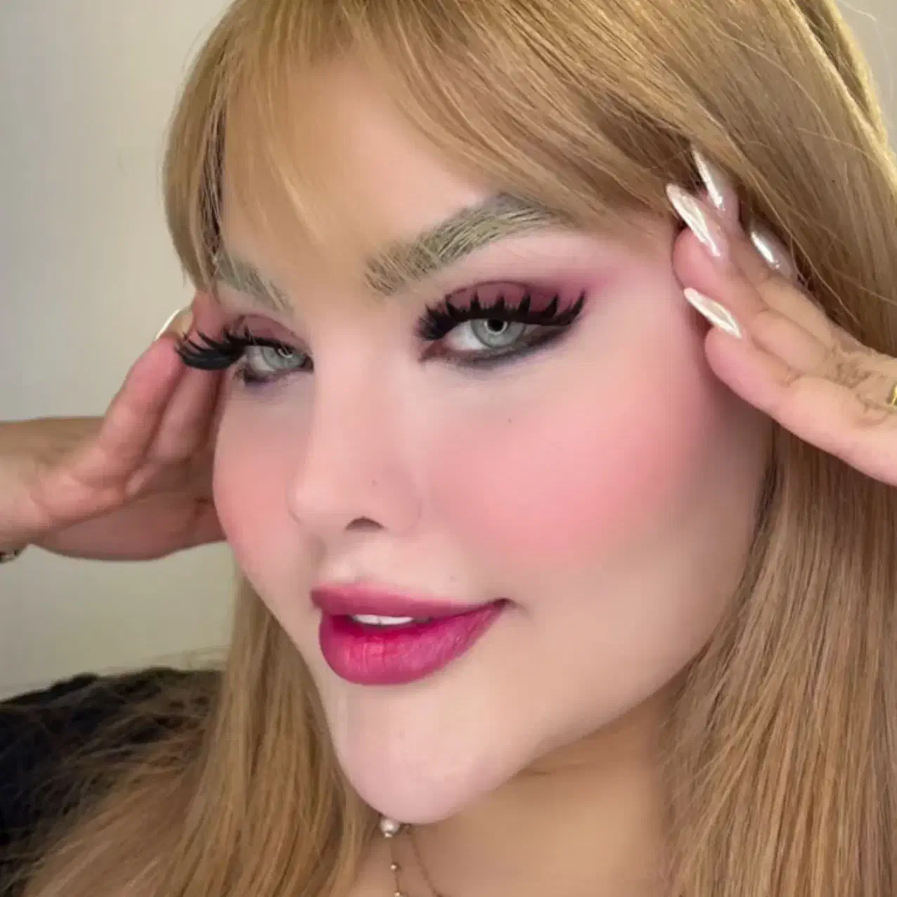 کاشت و آموزش مژه تا هفته آینده با ۳۰٪ تخفیف|خدمات آرایشگری و زیبایی|صدرا-فارس, فاز ۱|دیوار