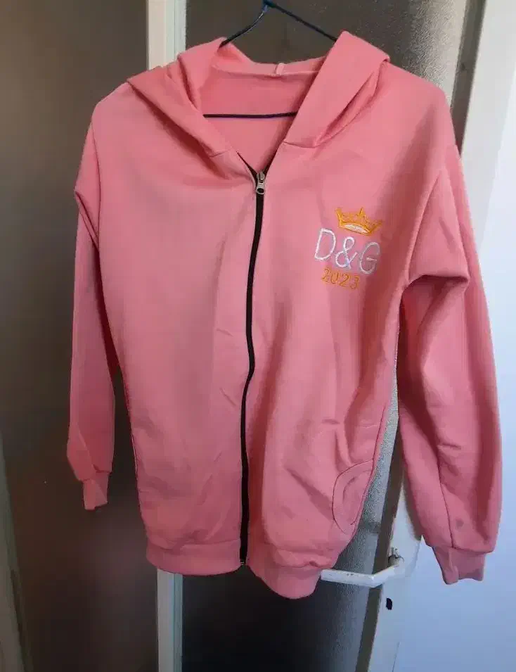 سویشرت|لباس|کاشان, کارگر|دیوار