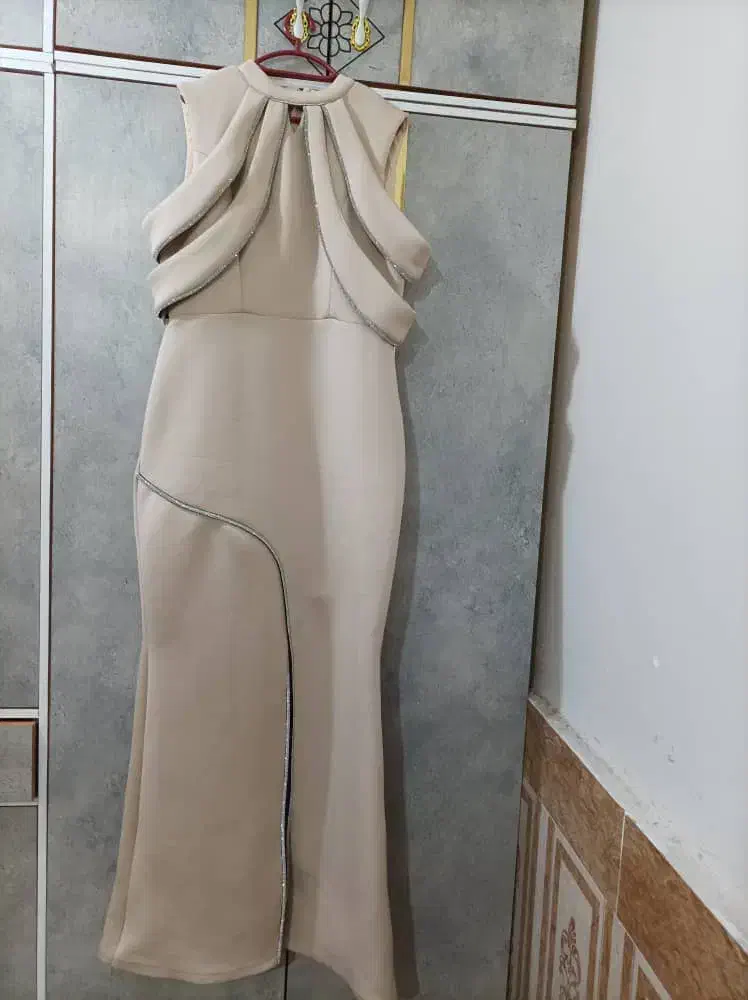 لباس مجلسی|لباس|باوی, |دیوار