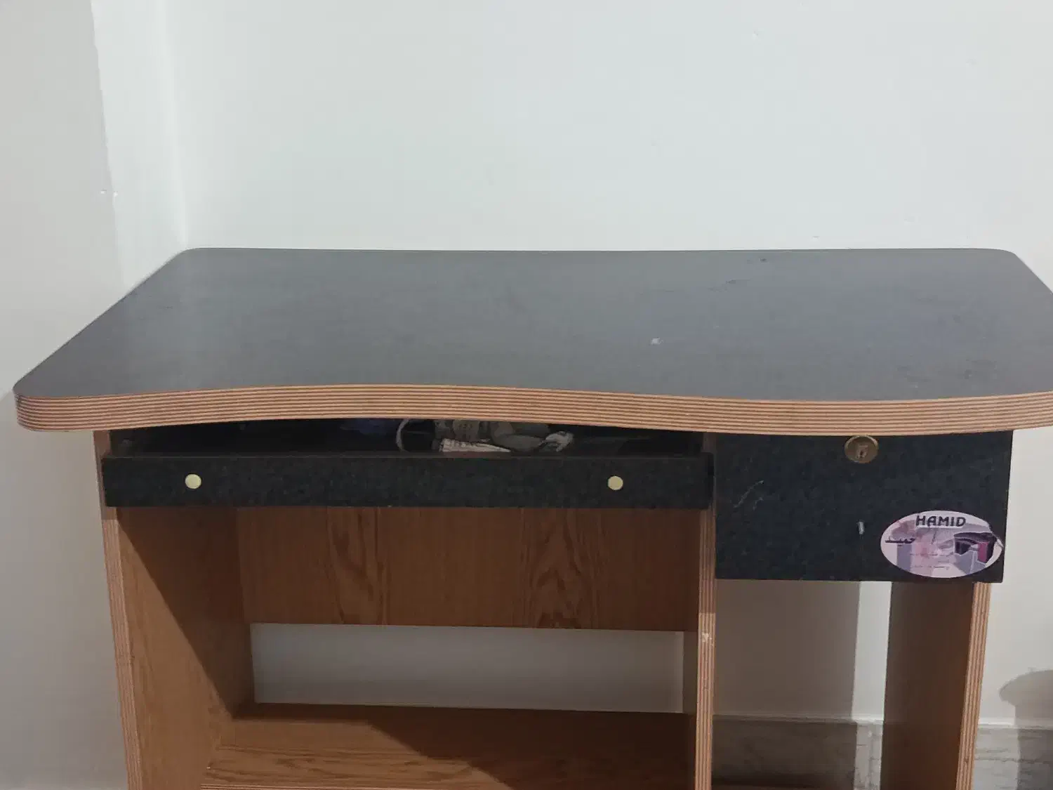 میز تحریر و کامپیوتر|میز تحریر و کامپیوتر|فرخشهر, |دیوار