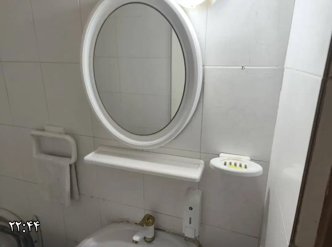 روشویی همراه با آینه و جا صابونی|لوازم سرویس بهداشتی|سنندج, |دیوار