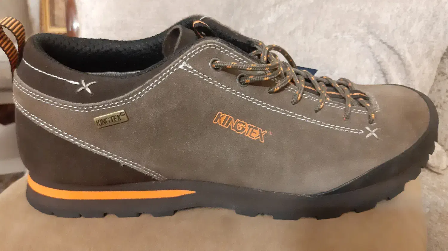 کفش کوه/پیاده روی|کیف، کفش، کمربند|ری, دولت‌آباد|دیوار