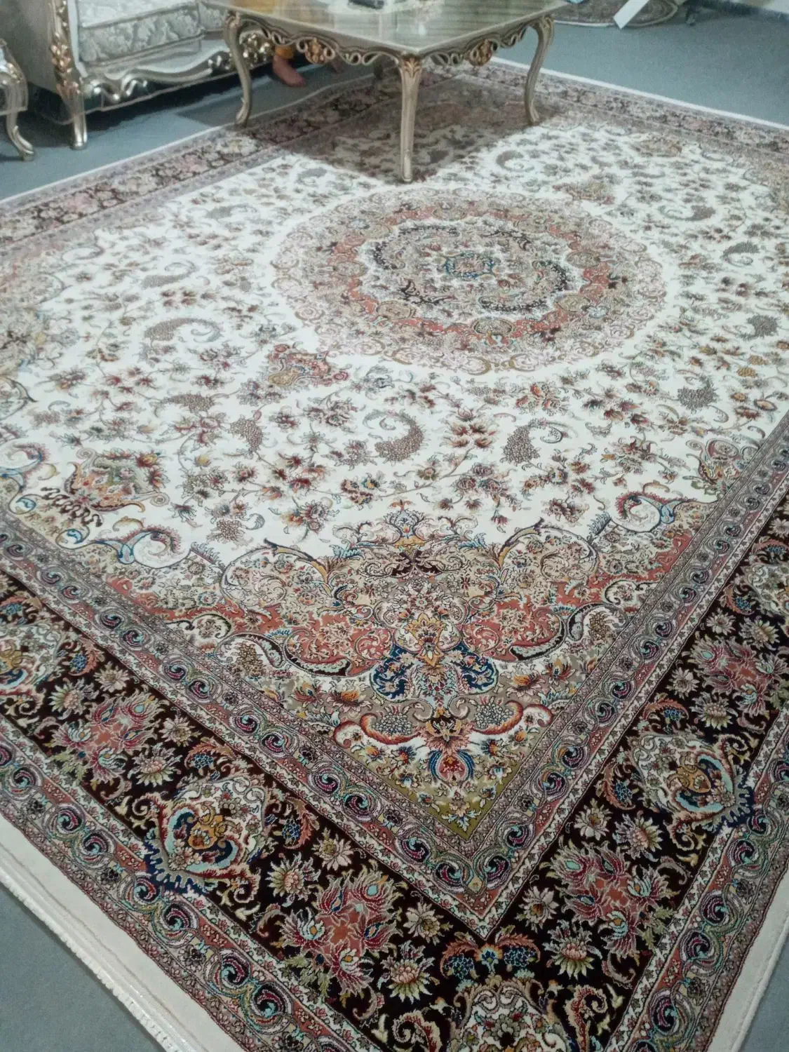 فرش ۱۲متری بسیار با کیفیت در حد نو|فرش|اقبالیه, |دیوار