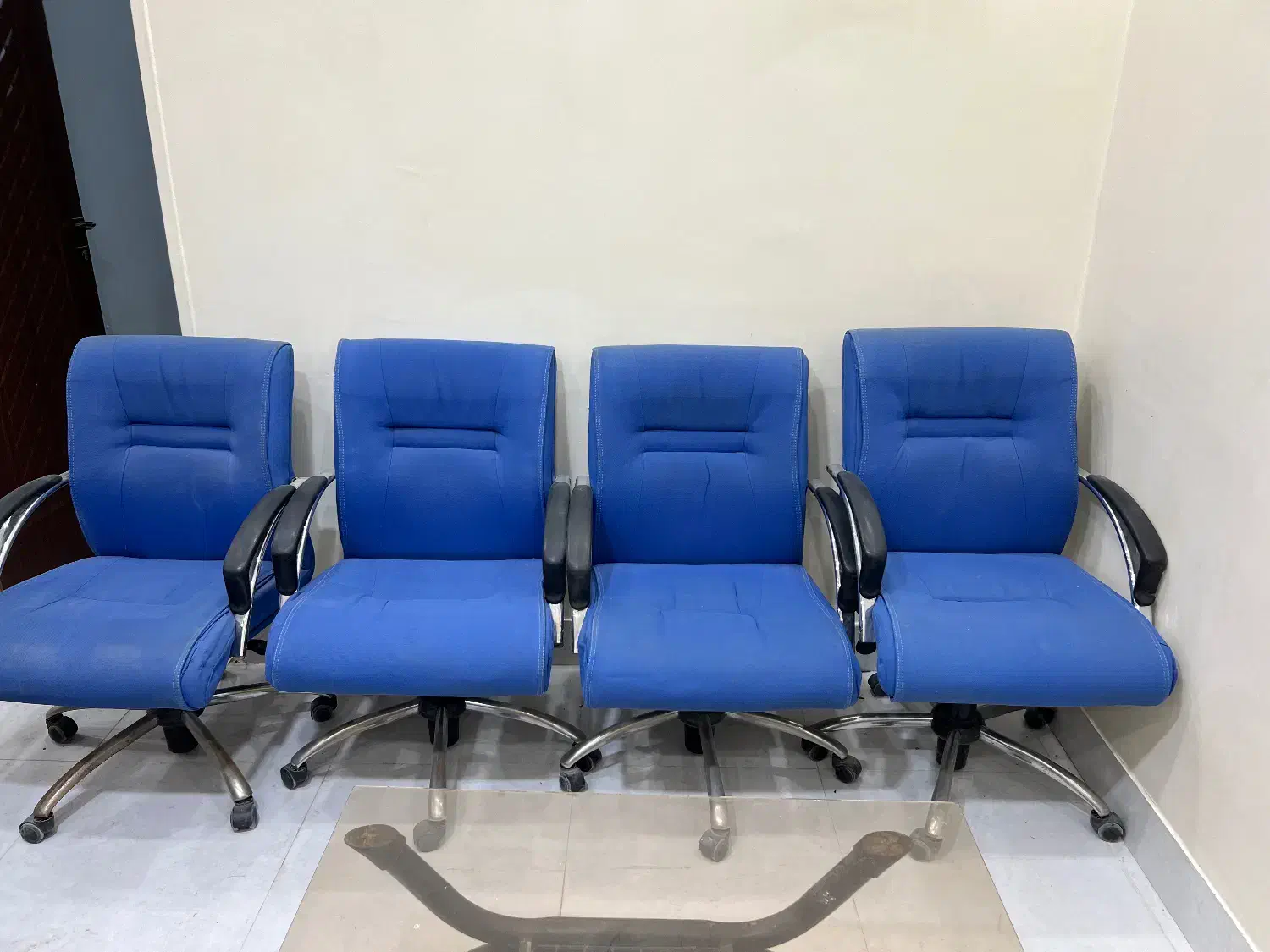 صندلی گردان چرخ دار با متریال با کیفیت|صندلی و نیمکت|خرمشهر, |دیوار