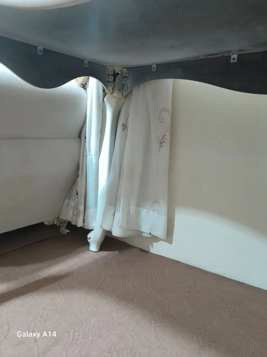 میز غذا خوری همراه ۴صندلی|میز و صندلی غذاخوری|خوی, |دیوار