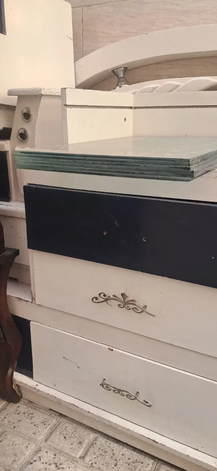 کشو و سر تخت گنجه|تخت و سرویس خواب|مشهد, کارمندان دوم|دیوار