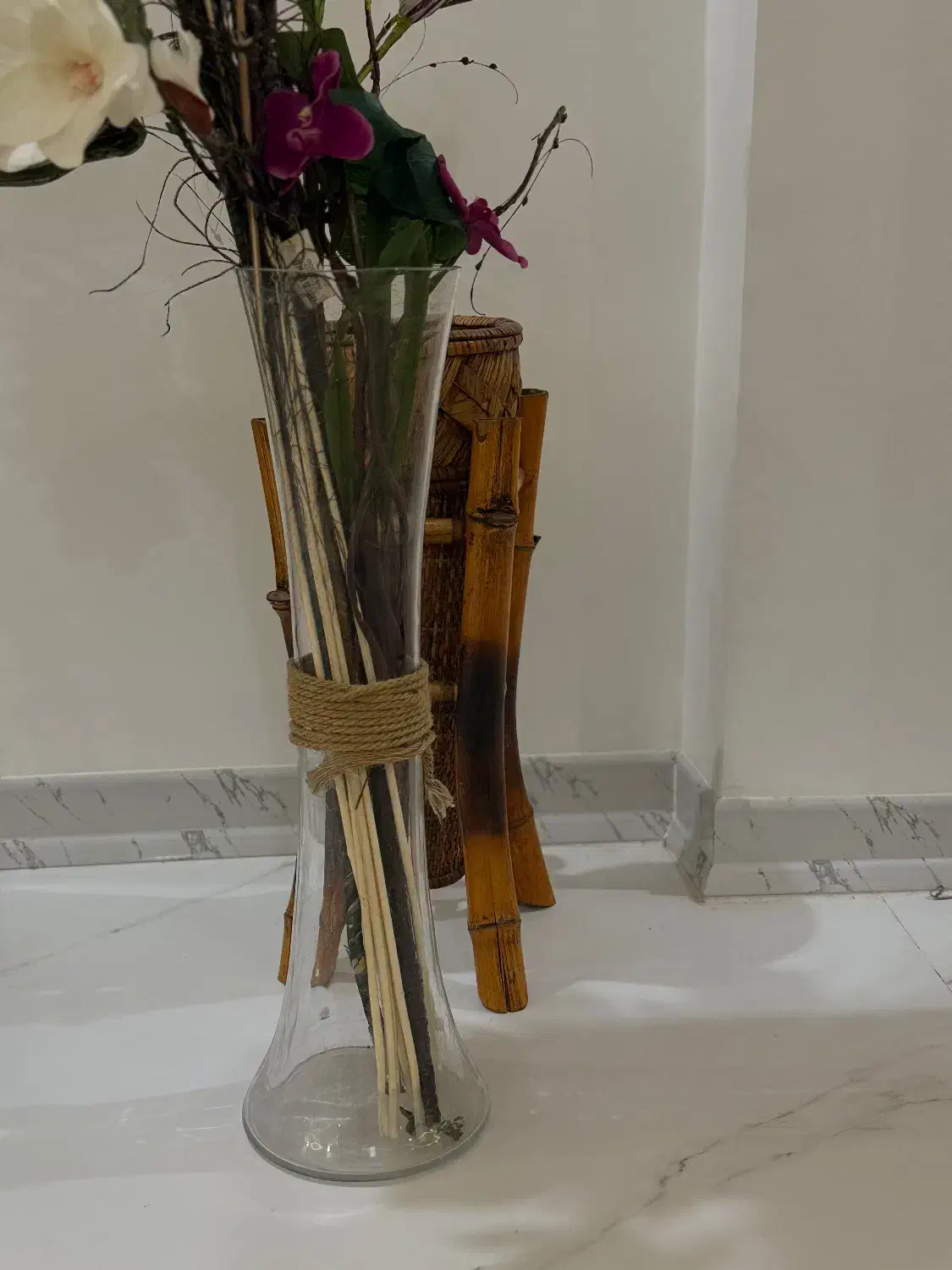 گلدان حصیری و شیشه ای|صنایع دستی و سایر لوازم تزئینی|تهران, نیاوران|دیوار