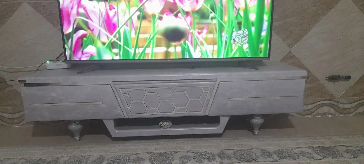 میز تلویزیون در حد نو طوسی|میز تلویزیون|قم, شهر قائم|دیوار