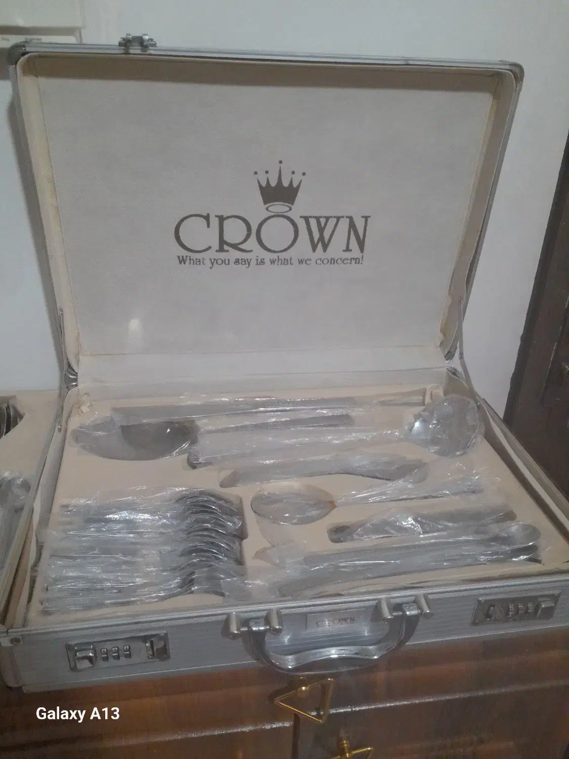 سرویس قاشق چنگال CROWN|ظروف سرو و پذیرایی|کرج, شهرک بنفشه|دیوار