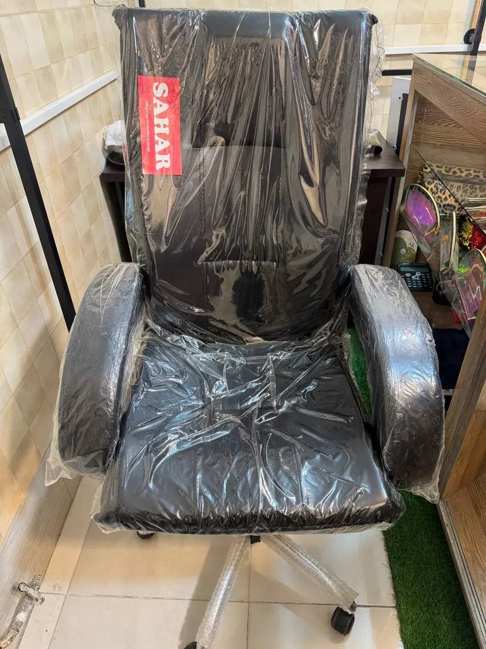 میز کامپیوتر،ویترین شیشه ای،صندلی|دفتر کار|بندر انزلی, سامانسر|دیوار