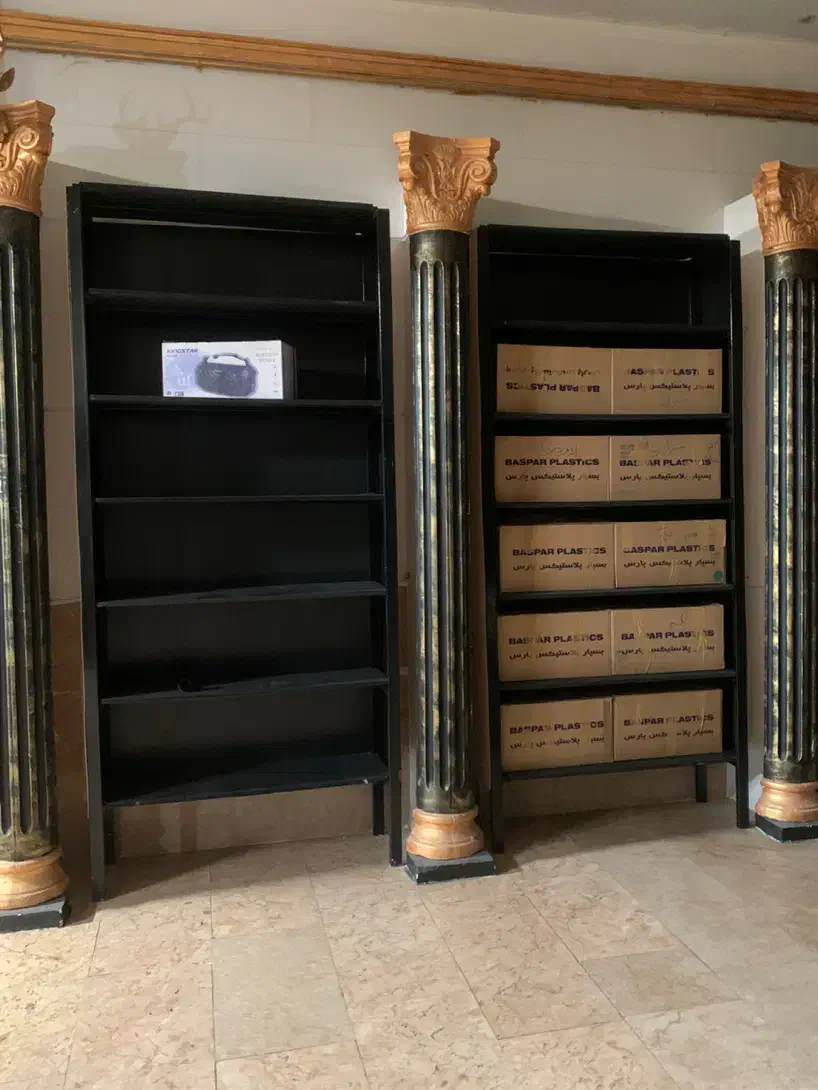 ۱۴ قفسه آهنی دکور رگال چوبکار مانکن(معاوضه)|فروشگاه و مغازه|مشهد, وکیلآباد|دیوار