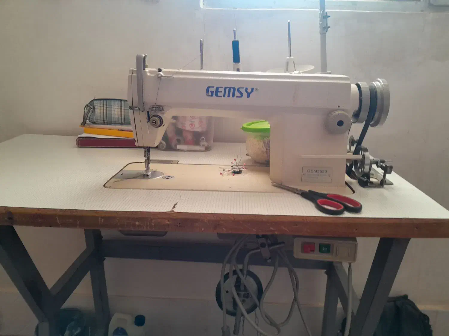 چرخ خیاطی صنعتی|چرخ خیاطی و ریسندگی|سبزوار, باهنر|دیوار