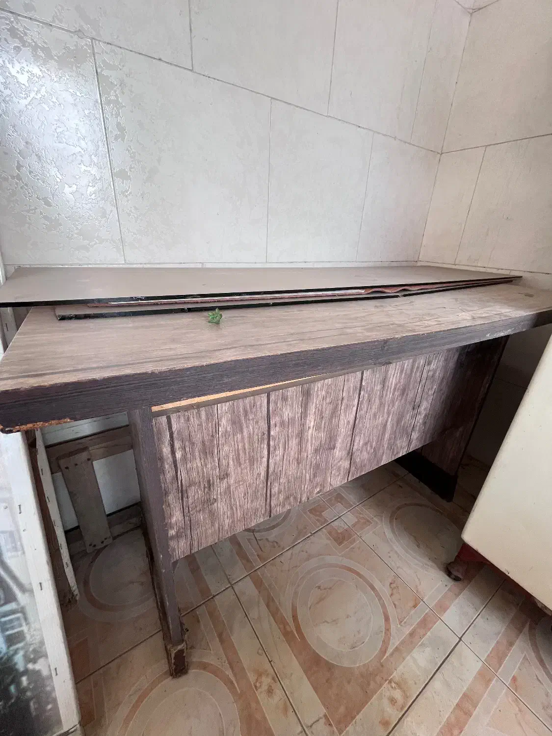 میز و صندلی چرخ دار|صندلی و نیمکت|لاهیجان, لیالستان|دیوار