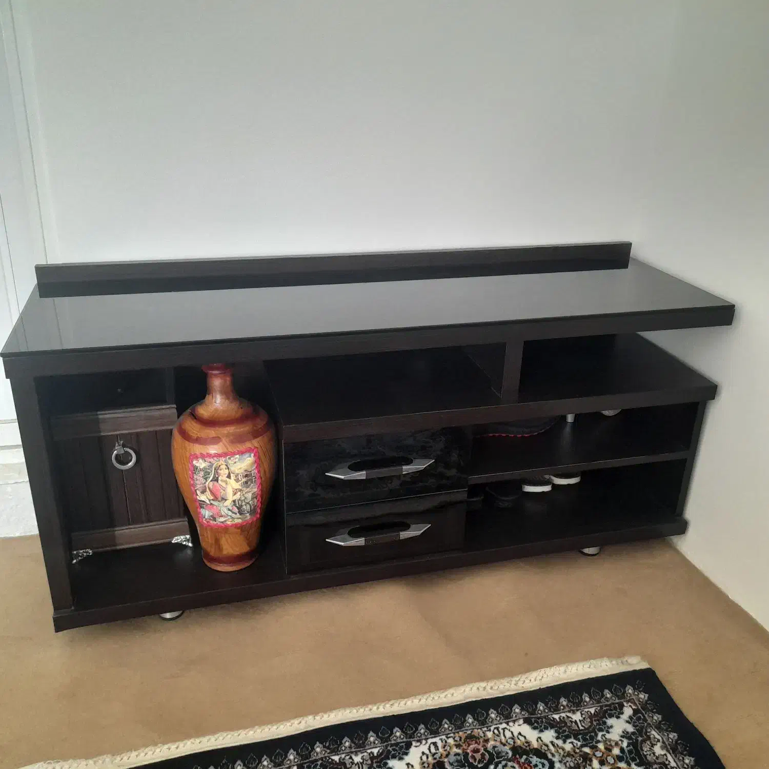 میز تی وی|میز تلویزیون|میانه, |دیوار