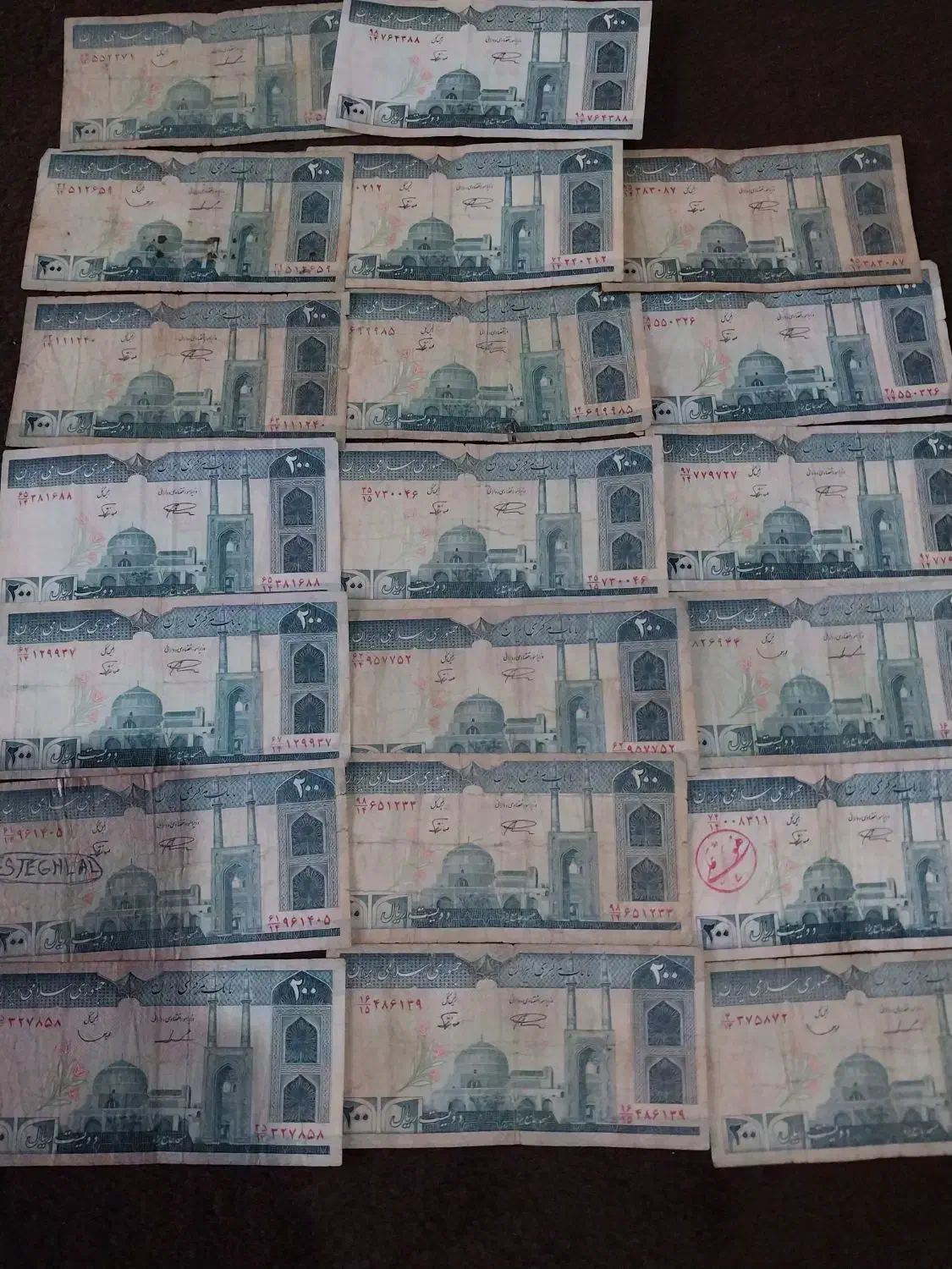 اسکناسهای ۱۰۰ریالی و۲۰۰ریالی|کلکسیون سکه، تمبر، اسکناس|اصفهان, خانه اصفهان|دیوار