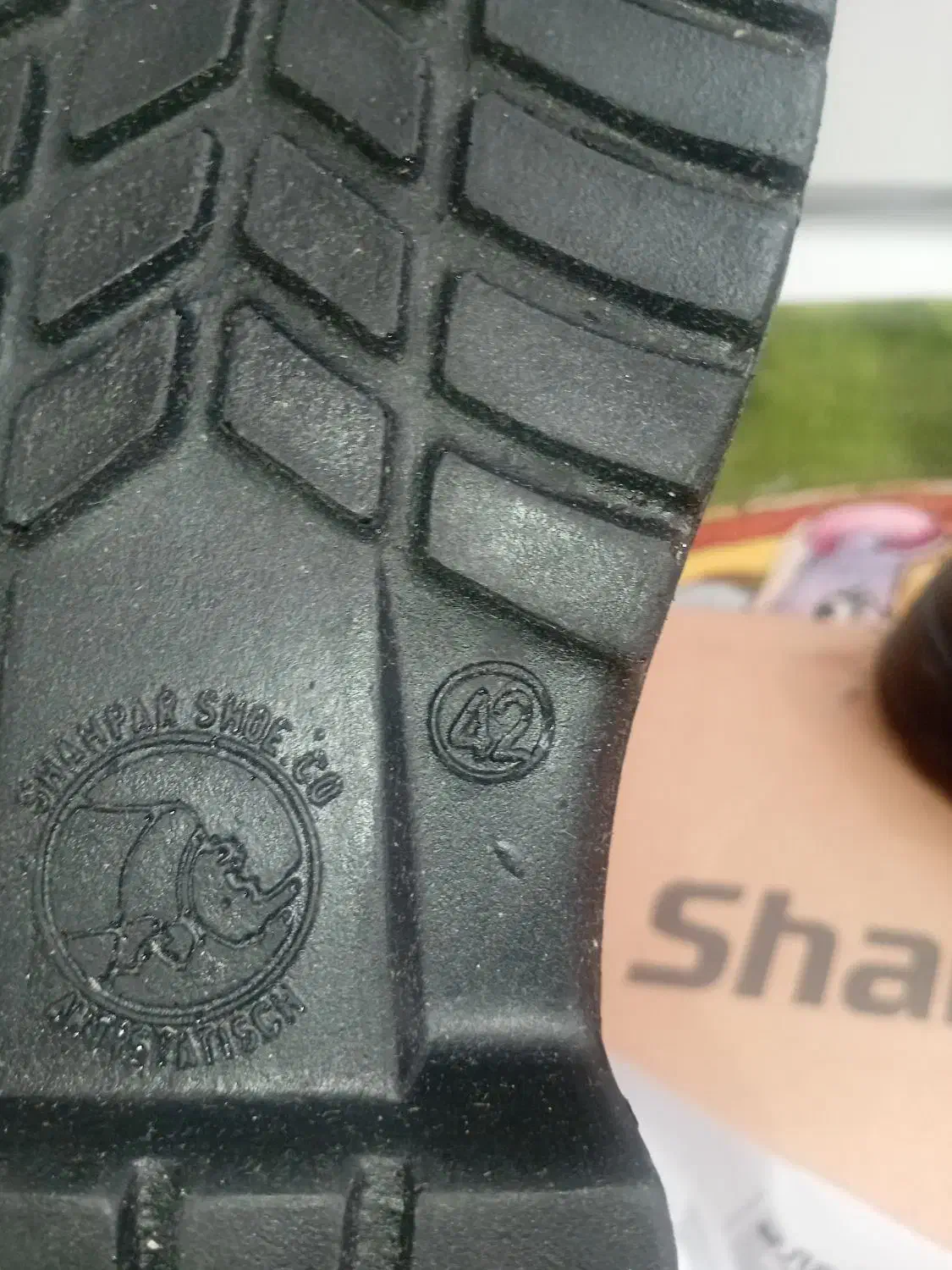 پوتین نظامی.کادر|کیف، کفش، کمربند|خاوران, |دیوار