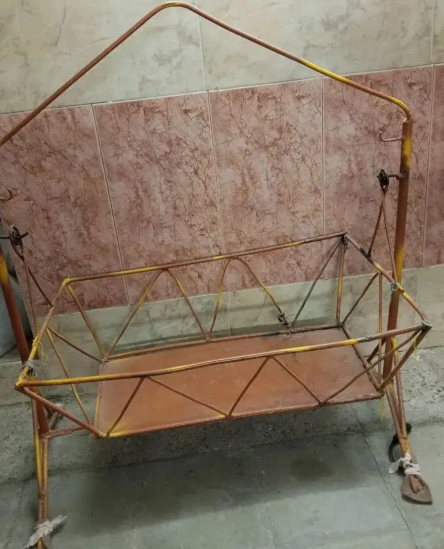 گهواره بچه|تخت و صندلی بچه|فردوس (خراسان), |دیوار