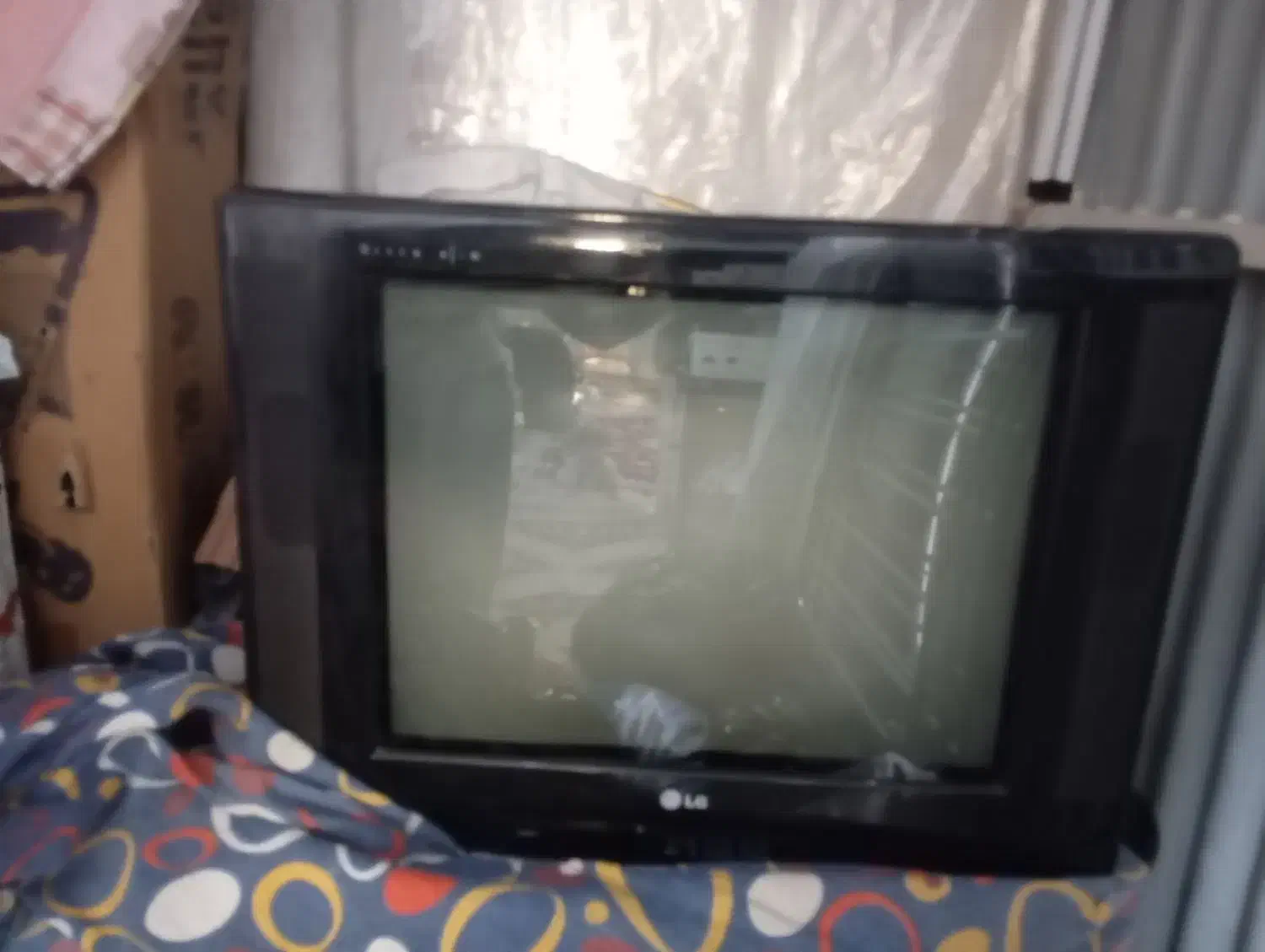 تلویزیون و میز تلویزیون مارک ال جی|تلویزیون و پروژکتور|قم, نیروگاه|دیوار