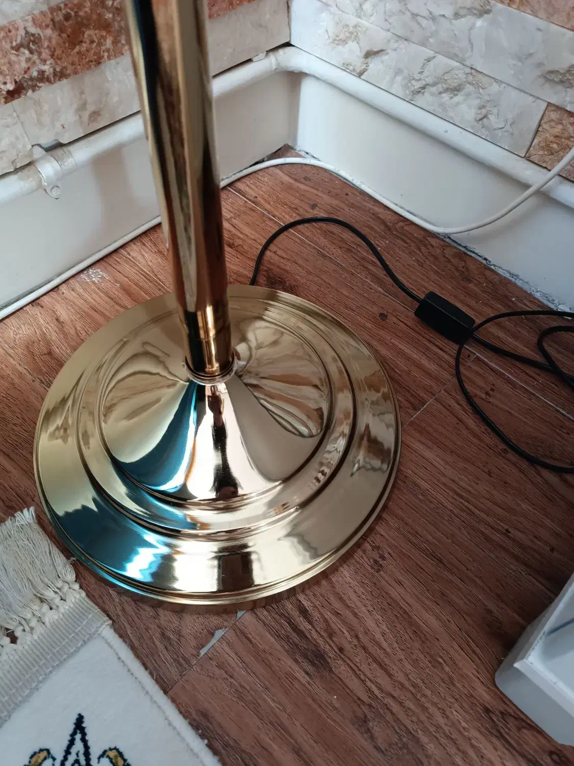 چراغ خواب|چراغ خواب و آباژور|اندیشه, اندیشه فاز ۱|دیوار