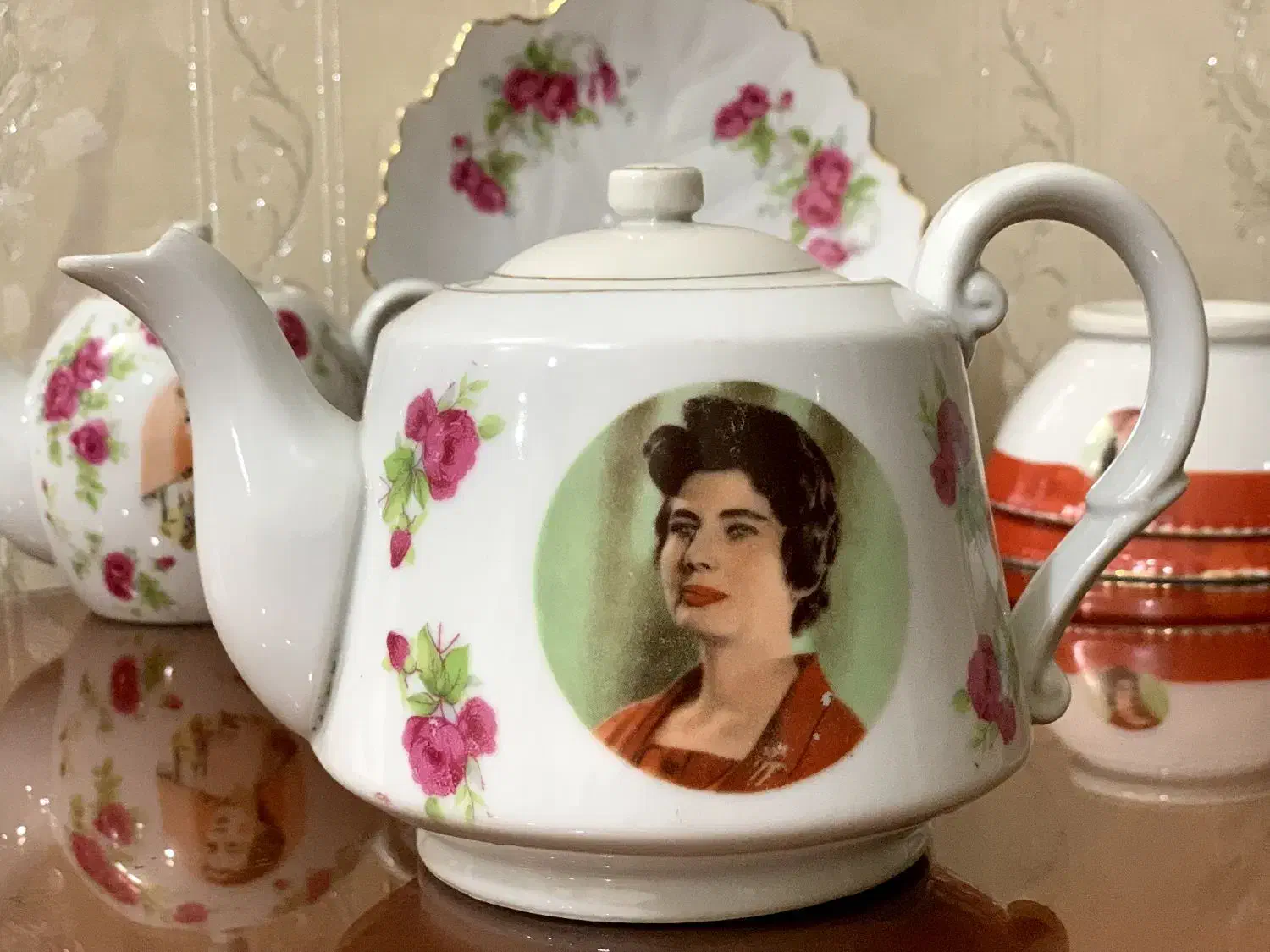 قوری دو رخ ثریا انتیک|کلکسیون اشیاء عتیقه|تهران, شهرک استقلال|دیوار