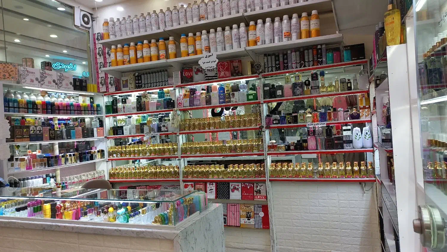 عطر و ادکلنهای اصلی اورجینال با تضمین ماندگاری|آرایشی، بهداشتی، درمانی|سنندج, |دیوار