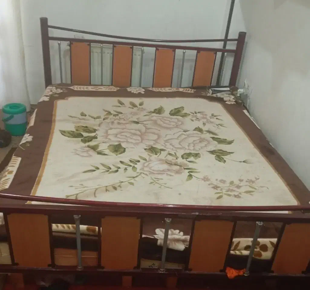 تخت فلزچوب دونفره سالم|تخت و سرویس خواب|شیراز, دوکوهک|دیوار