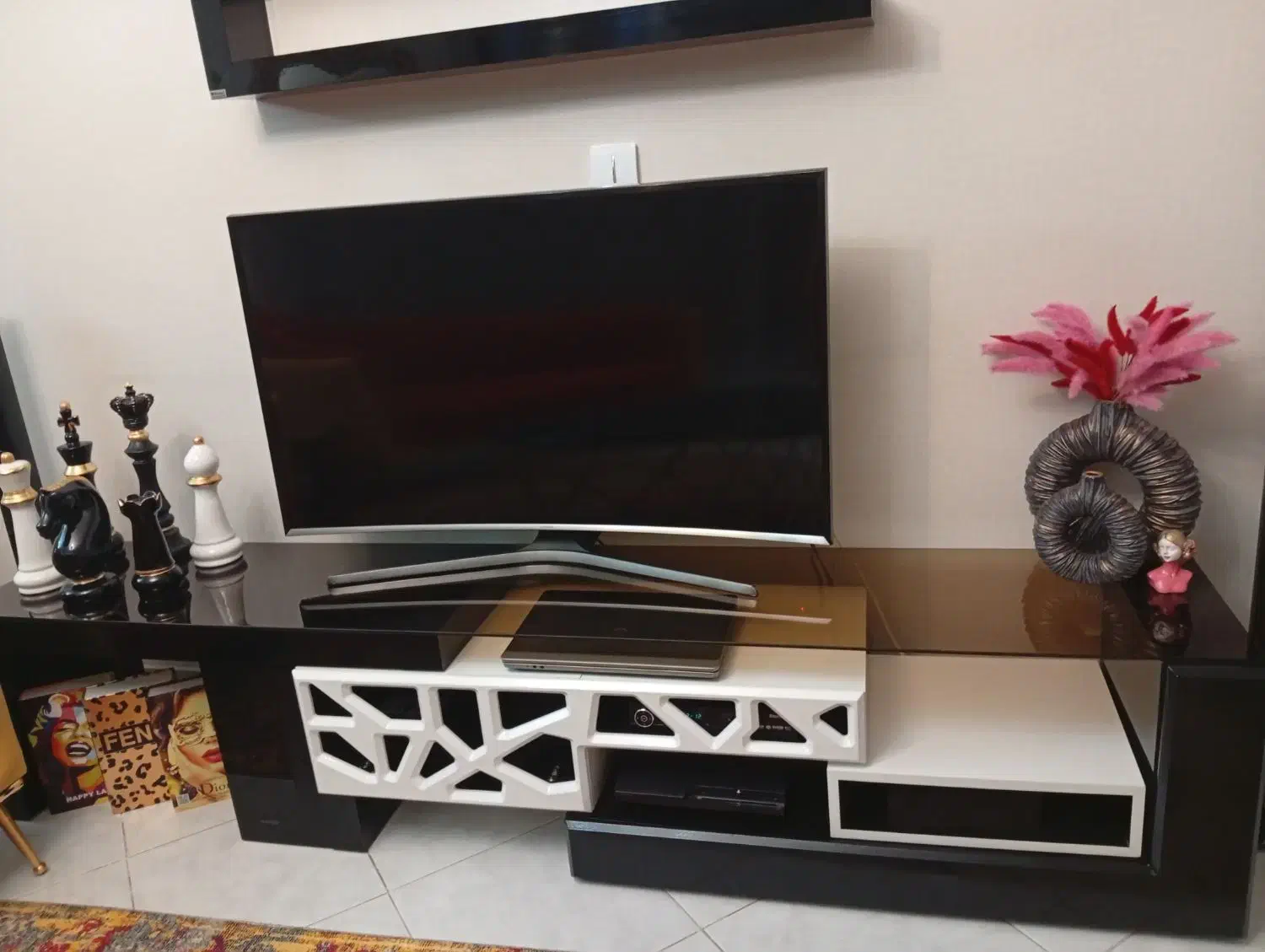 میز تلویزیون همراه با شلف دیواری|میز تلویزیون|تهران, مجیدآباد|دیوار