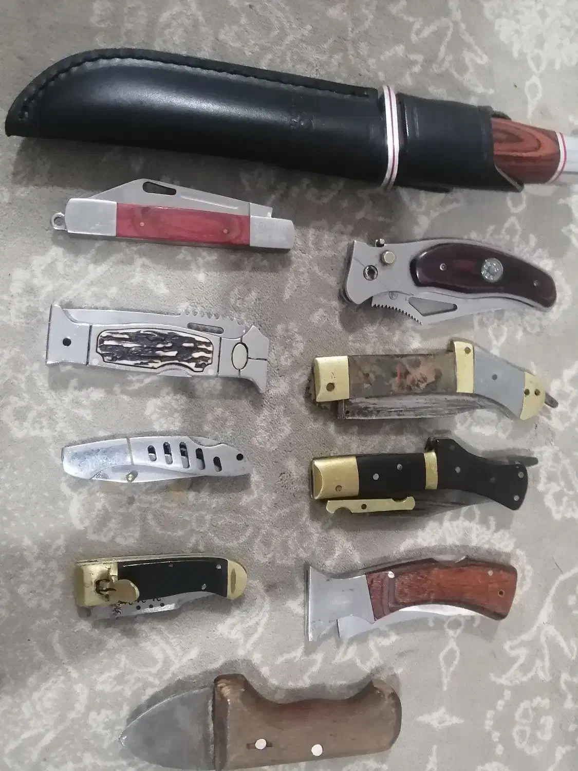 چاقو کلکسیونی|کلکسیون اشیاء عتیقه|صدرا-فارس, فاز ۲|دیوار