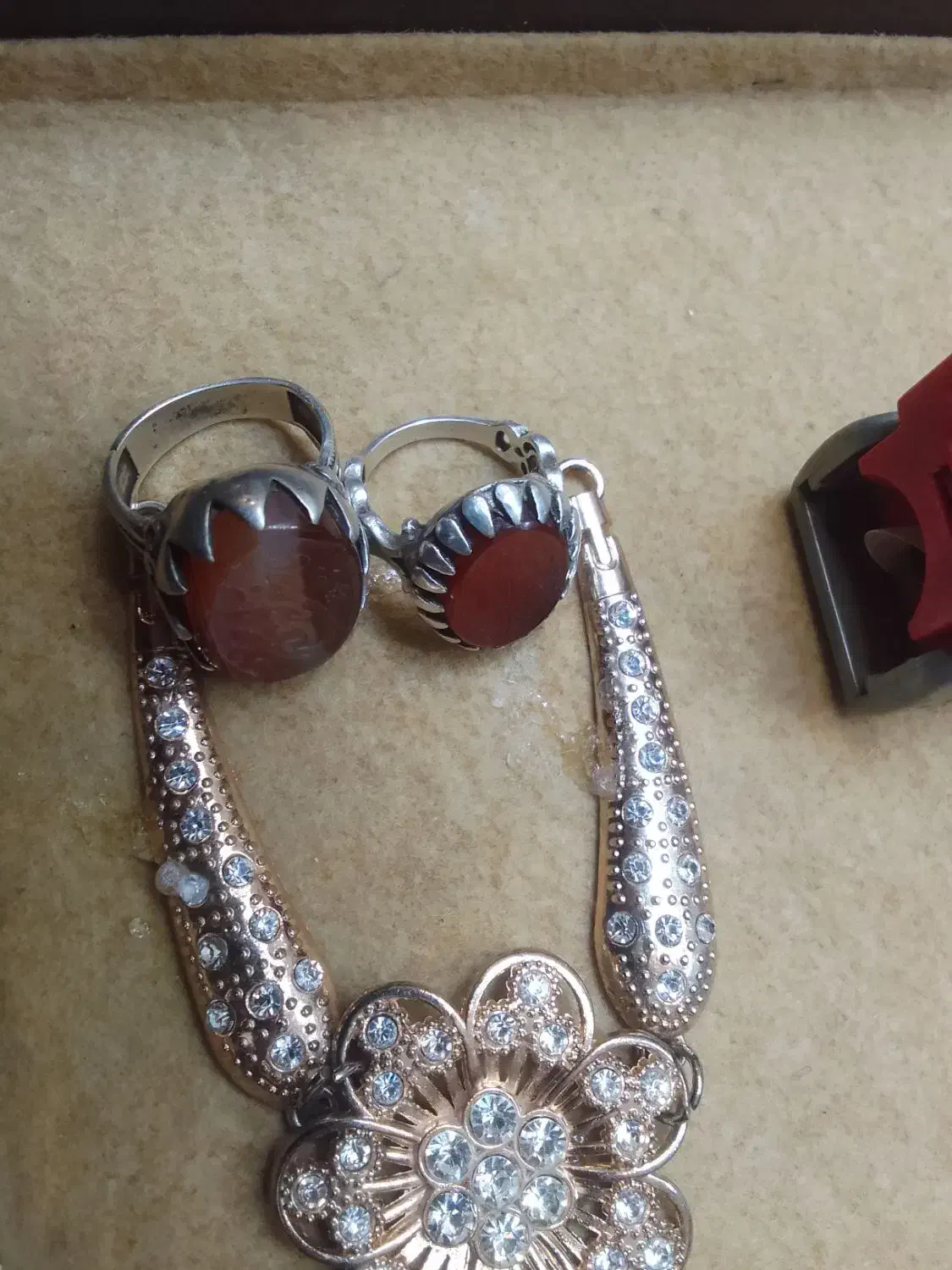 کلکسیون فندک های بنزینی واشاع عطیفه نایاب|کلکسیون اشیاء عتیقه|شیراز, باغ تخت|دیوار