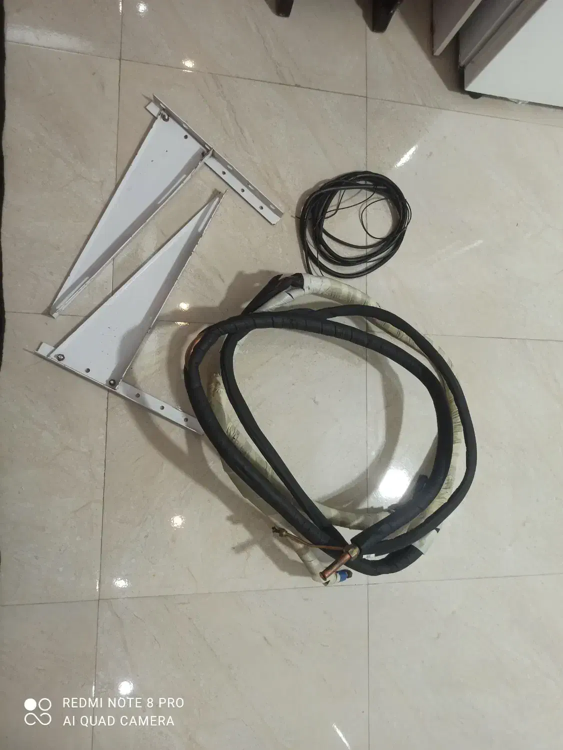 سیم فلزی کولر گازی اسپیلت 9000به همراه پایه فلزی|کولر گازی و فن‌کوئل|صومعه‌سرا, |دیوار