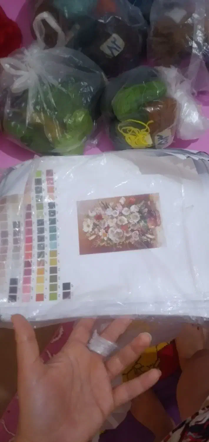 دار ۱ در۱ و وسایل گلیم بافی نخ نقشه گل گلدان وچله|لوازم خیاطی و بافتنی|خرمآباد, |دیوار