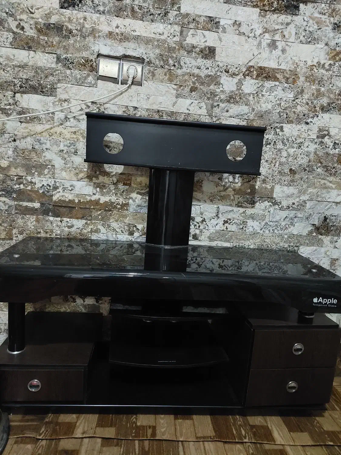 میز تلویزیون درحد نو کاملا سالم قیمت مناسب|میز تلویزیون|تنکابن, |دیوار