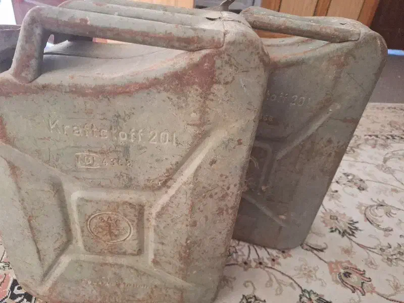 گالن ۲۰لیتری فلزی جیپ|قطعات یدکی و لوازم جانبی|شوشتر, |دیوار