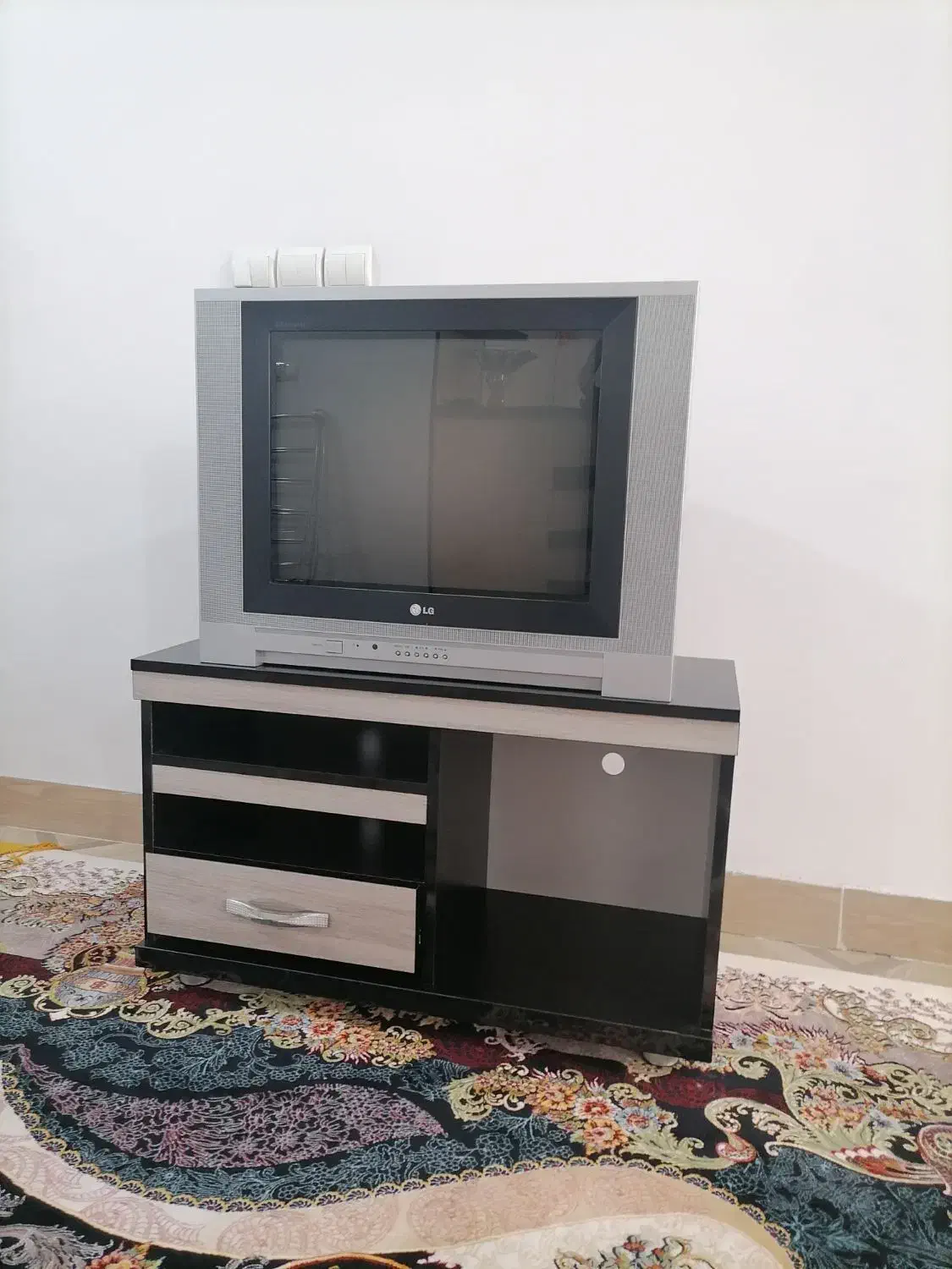 تلویزیون 21 اینچ LG با دیجیتال و زیر تلویزیون|تلویزیون و پروژکتور|پاکدشت, پاکدشت (مامازند)|دیوار