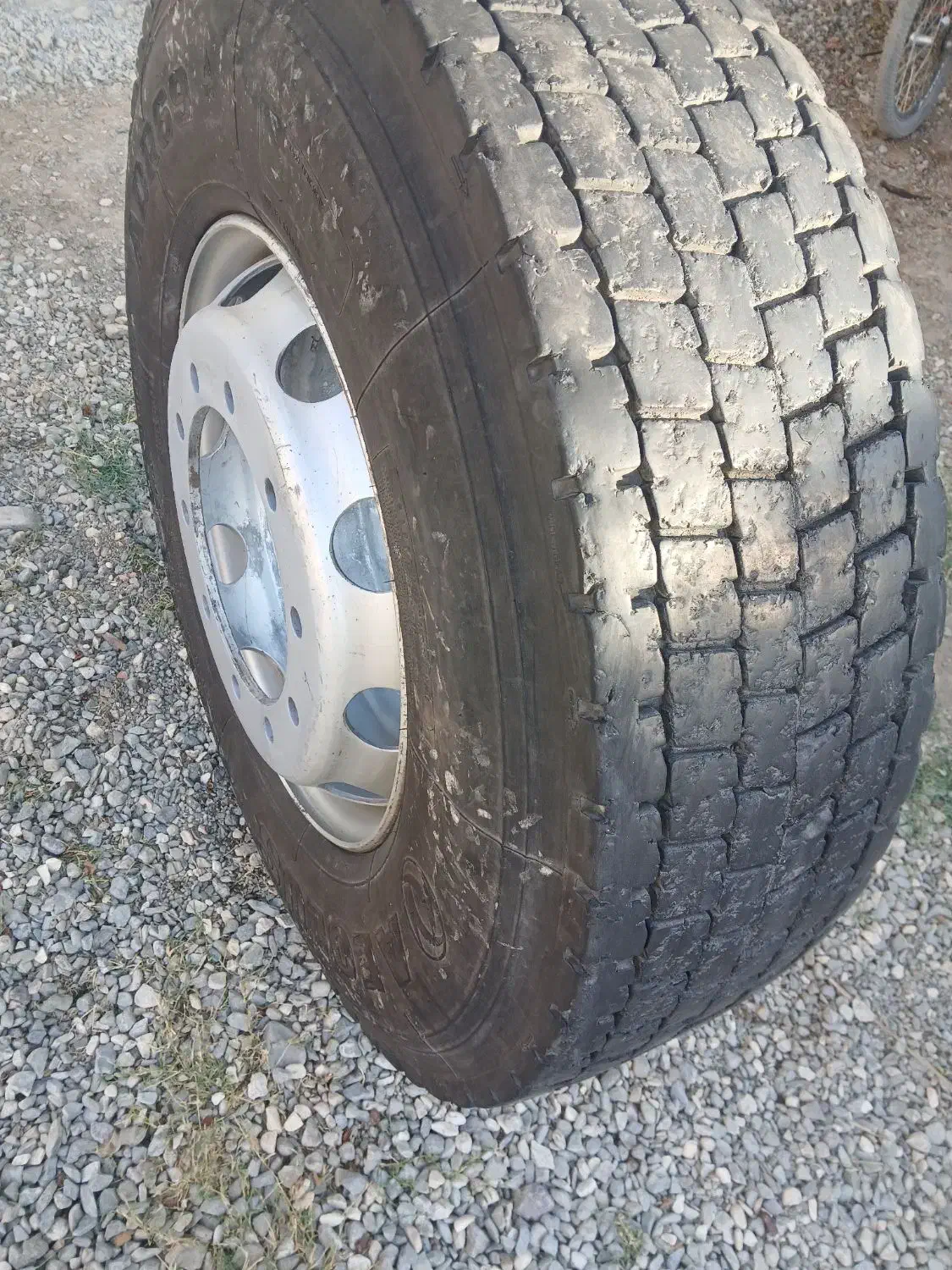 رینگ و لاستیک تریلی|قطعات یدکی و لوازم جانبی|فاریاب, |دیوار