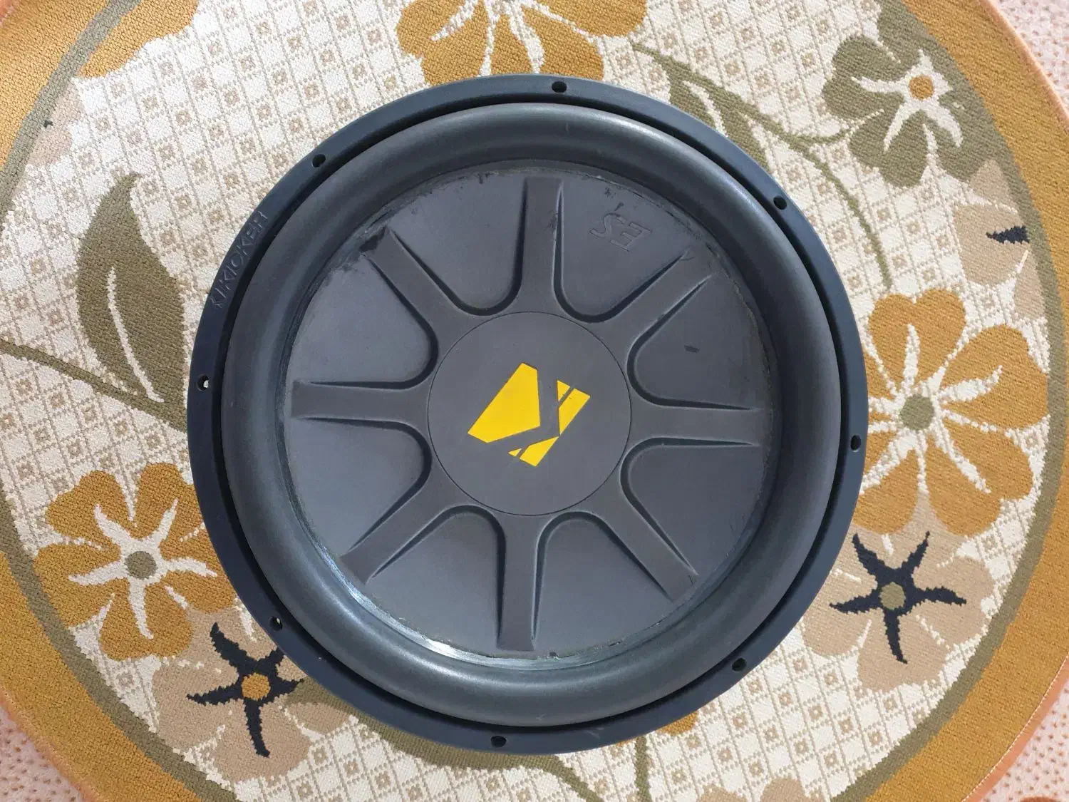 سیستم صوتی|صوتی و تصویری|میانه, |دیوار