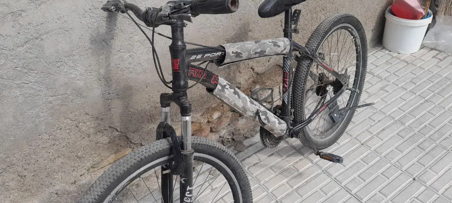 دوچرخه بسیار تمیز در حده نو فروشی بافت|دوچرخه، اسکیت، اسکوتر|بافت, |دیوار