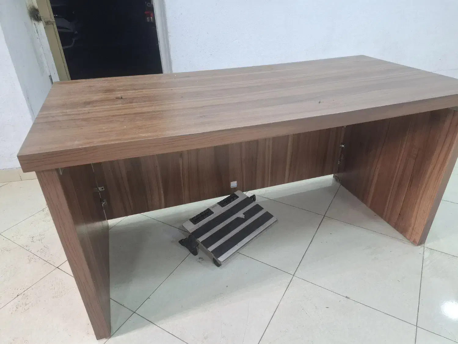 میز|مبلمان اداری|بندر انزلی, کوی واحدی|دیوار