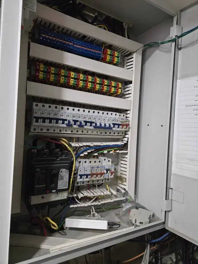 برق کار برقکار رفع اتصالی،سیم کشی،لوستر،تمام مناطق|خدمات پیشه و مهارت|تهران, دبستان|دیوار