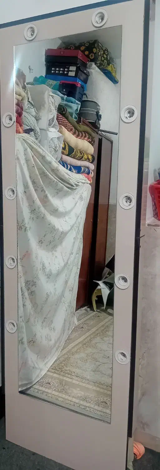 اینه چراغ دار|آینه|اراک, |دیوار