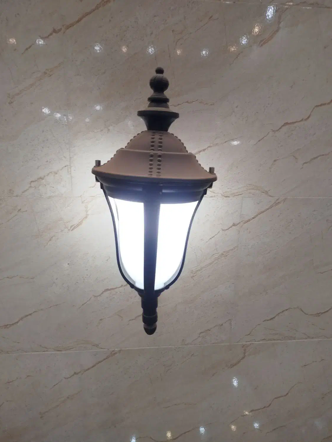 سه عدد لامپ دیواری و دو عدد لوستر فانتزی|لامپ و چراغ|سبزوار, امیریه|دیوار