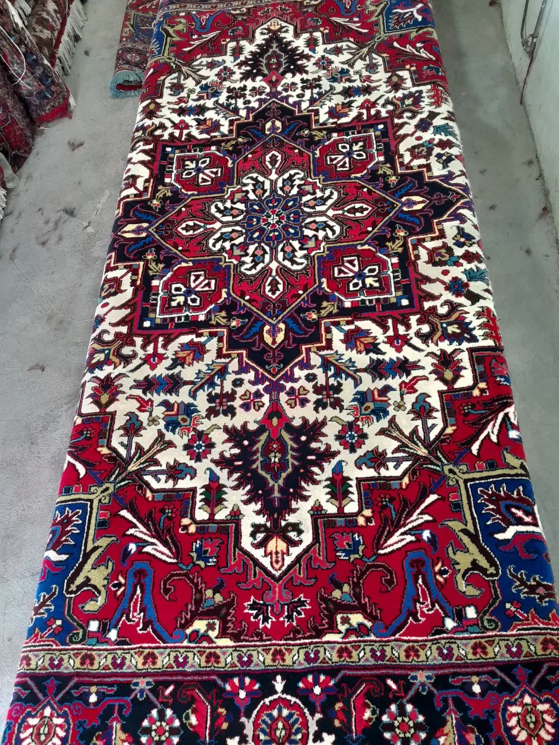 پرداخت انواع فرش های دستبافت|فرش|بستان آباد, |دیوار