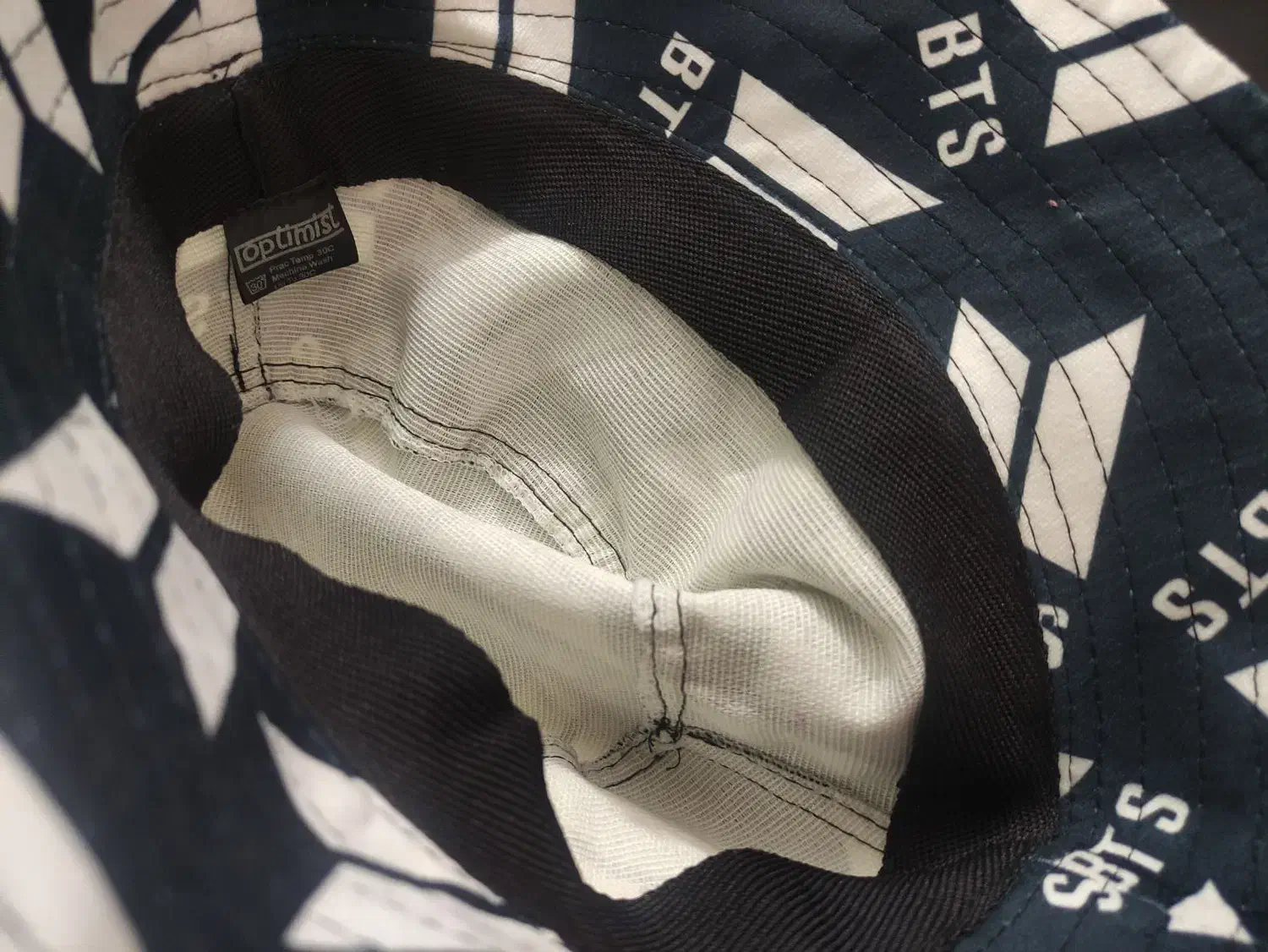 کلاه طرح دار|لباس|قم, شاه ابراهیم|دیوار