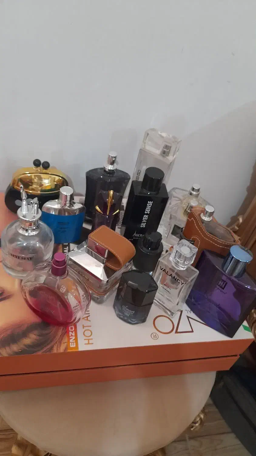 تعدادی شیشه ادکلن خالی|آرایشی، بهداشتی، درمانی|اردبیل, |دیوار