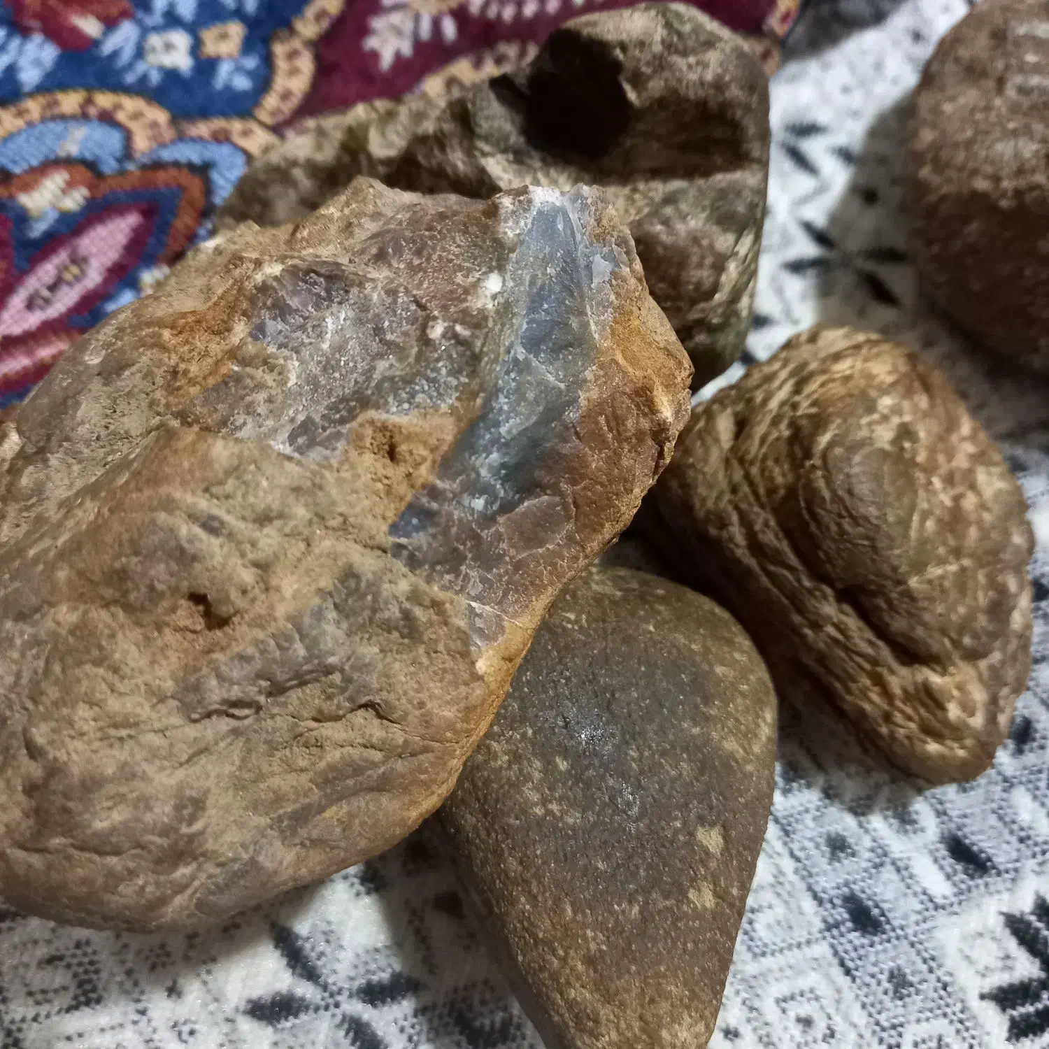 سلام دوستان چندتا سنگ الماس با یه سنگ طلا|جواهرات|تالش, طولارود|دیوار