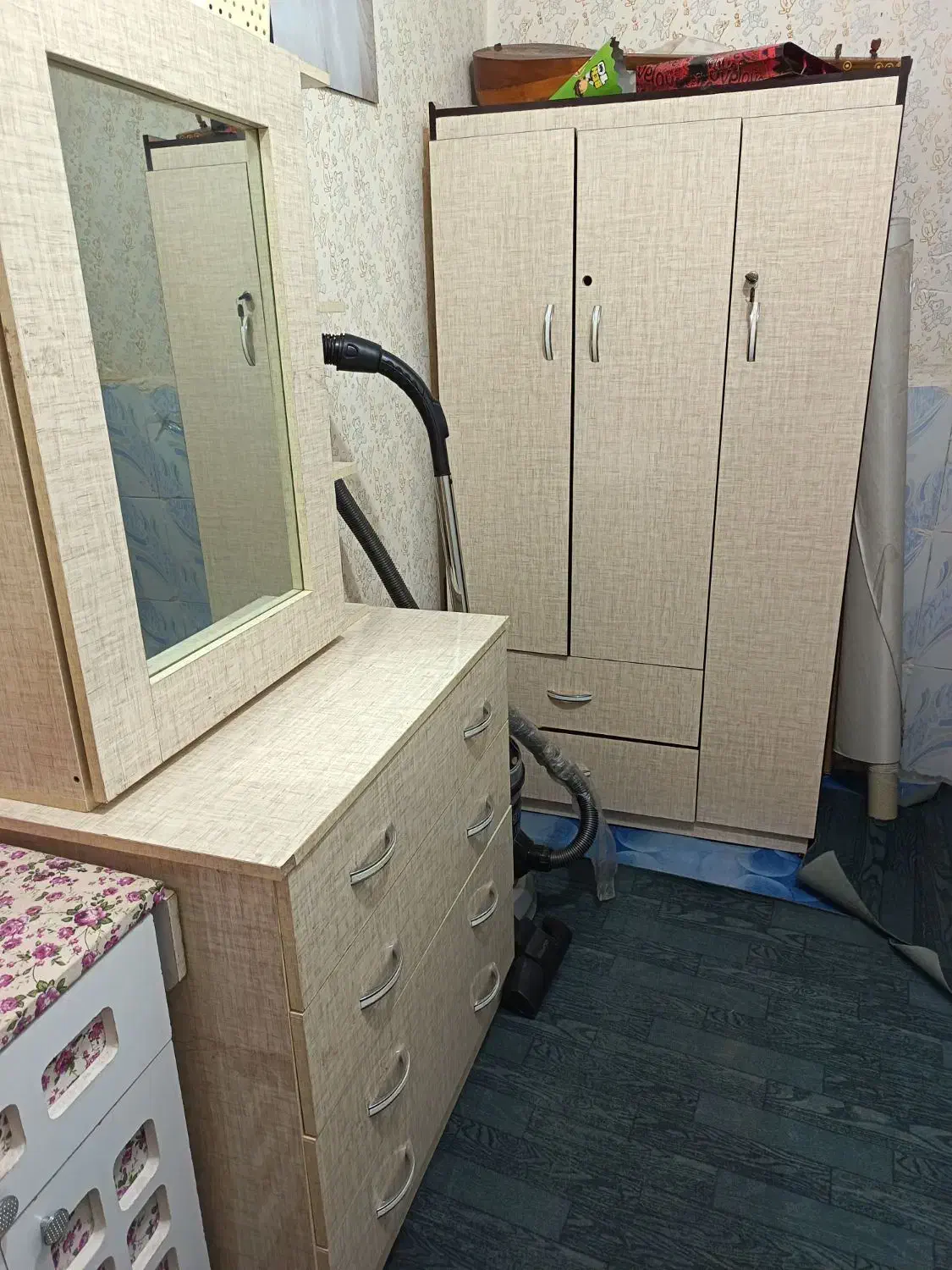 کمد لبال و میز ارایش|جاکفشی، کمد، دراور|مشهد, شهید احمدی روشن|دیوار