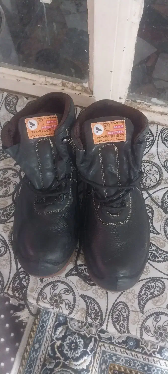 کفش ایمنی|کیف، کفش، کمربند|بومهن, |دیوار