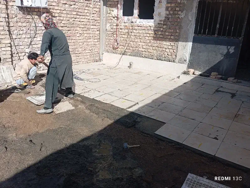 کاشی کار،سرامیک کار،سنگ کف حیاط،نمای رومی،کارباچسب|خدمات پیشه و مهارت|زابل, |دیوار