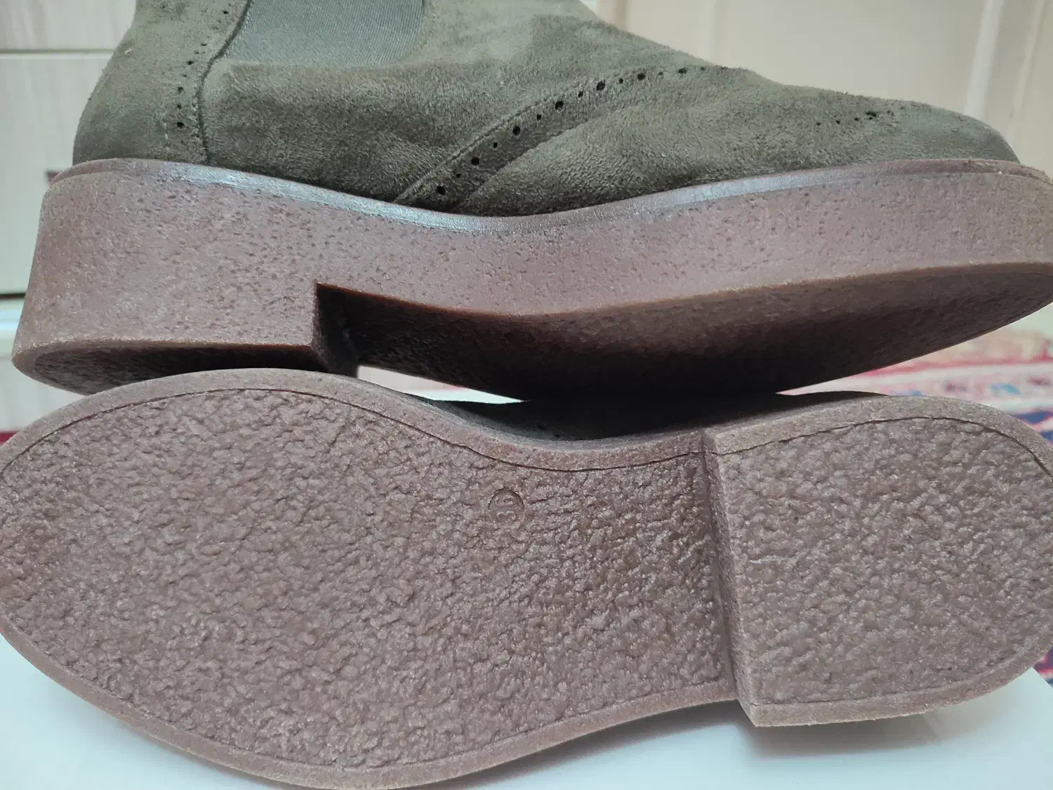 نیم بوت|کیف، کفش، کمربند|رشت, منظریه|دیوار