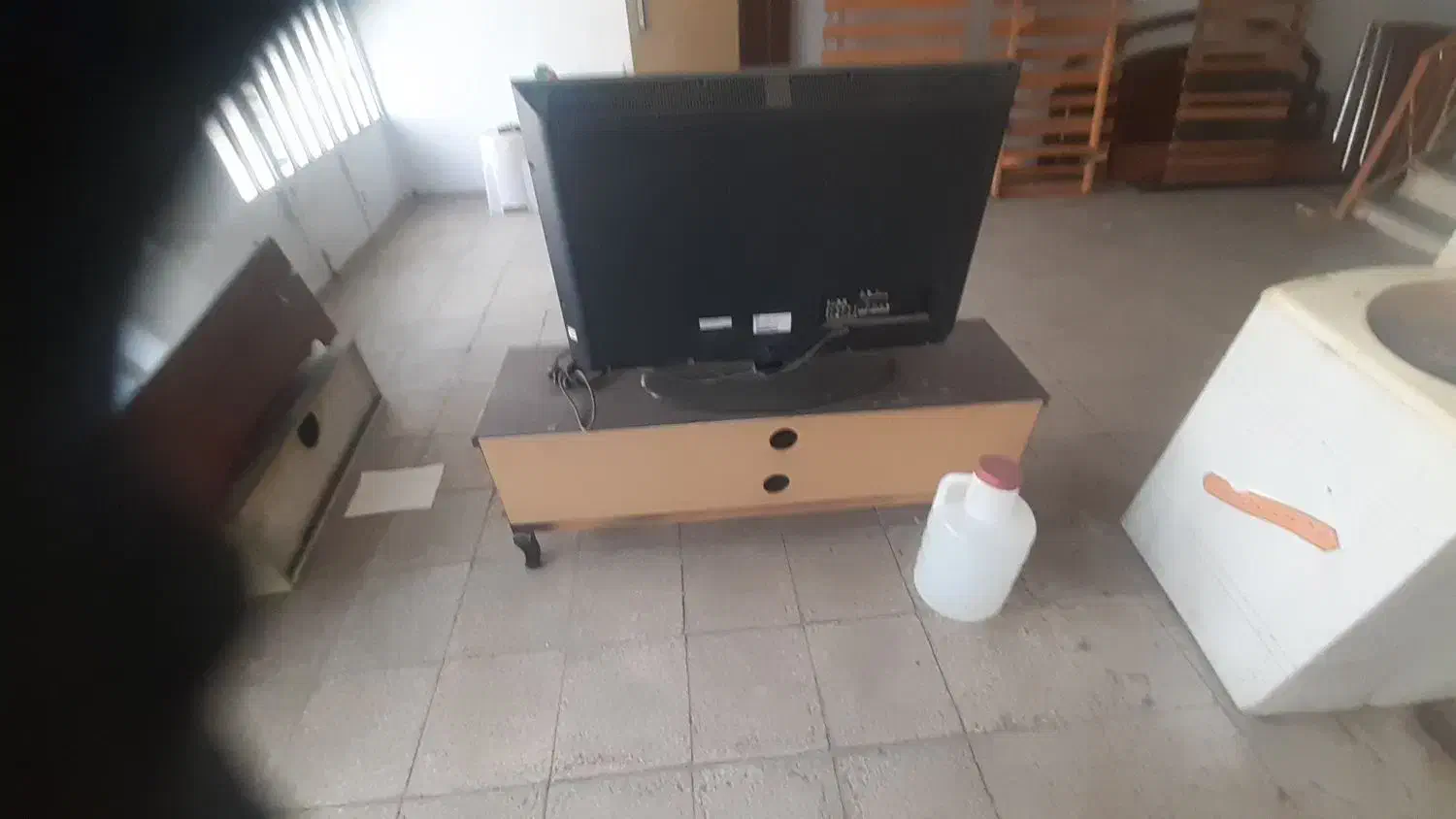 تلویزیون با زیر تلویزیون جلو مبلی|تلویزیون و پروژکتور|همدان, |دیوار